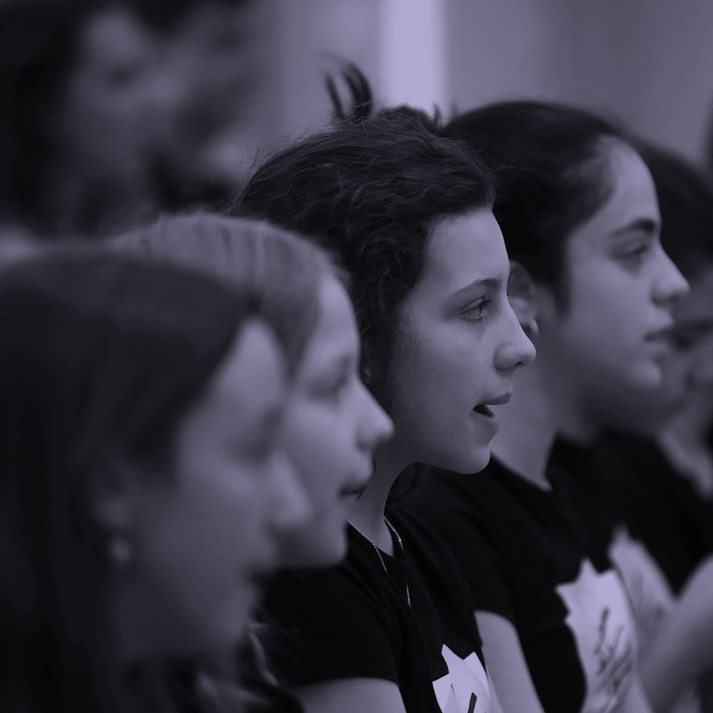 Imagen de los Jóvenes Cantores en ensayo